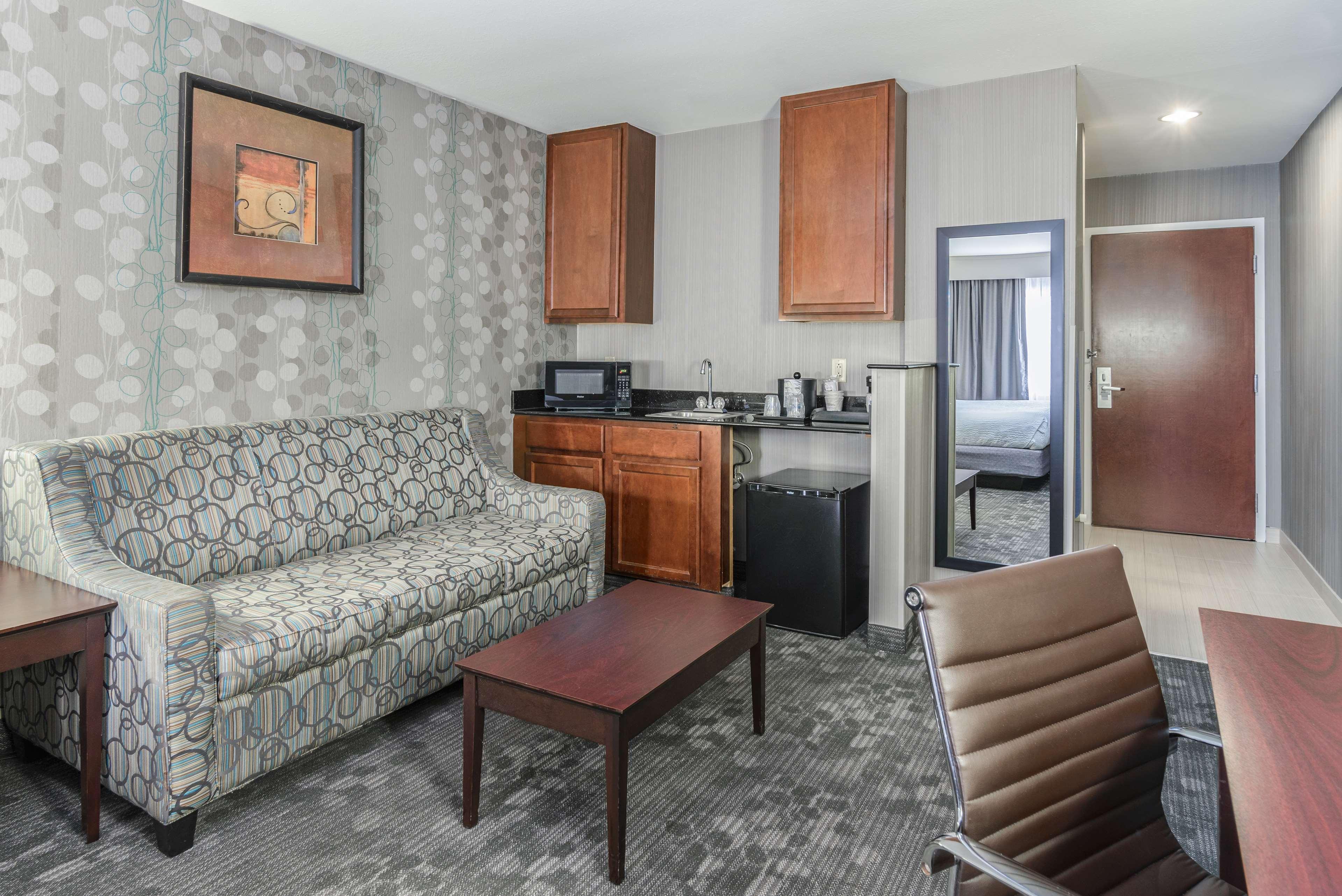 Best Western Concord Inn And Suites Exterior photo