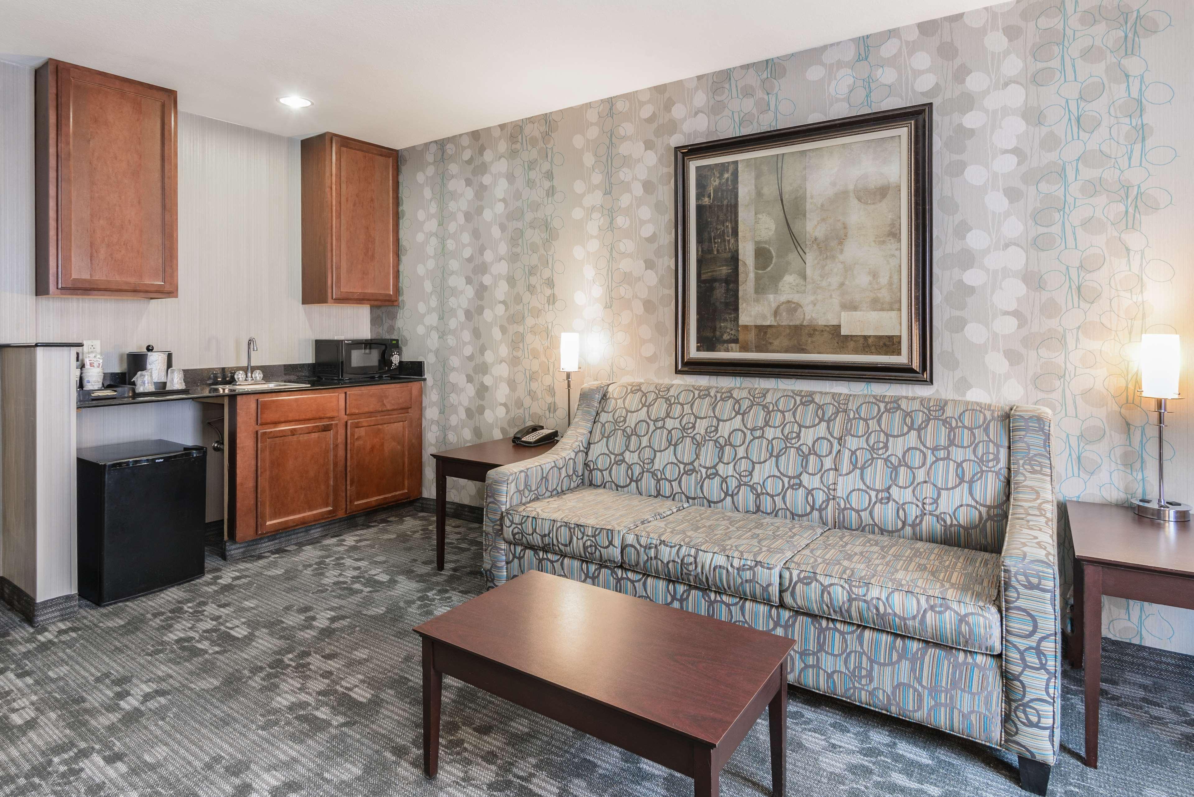 Best Western Concord Inn And Suites Exterior photo