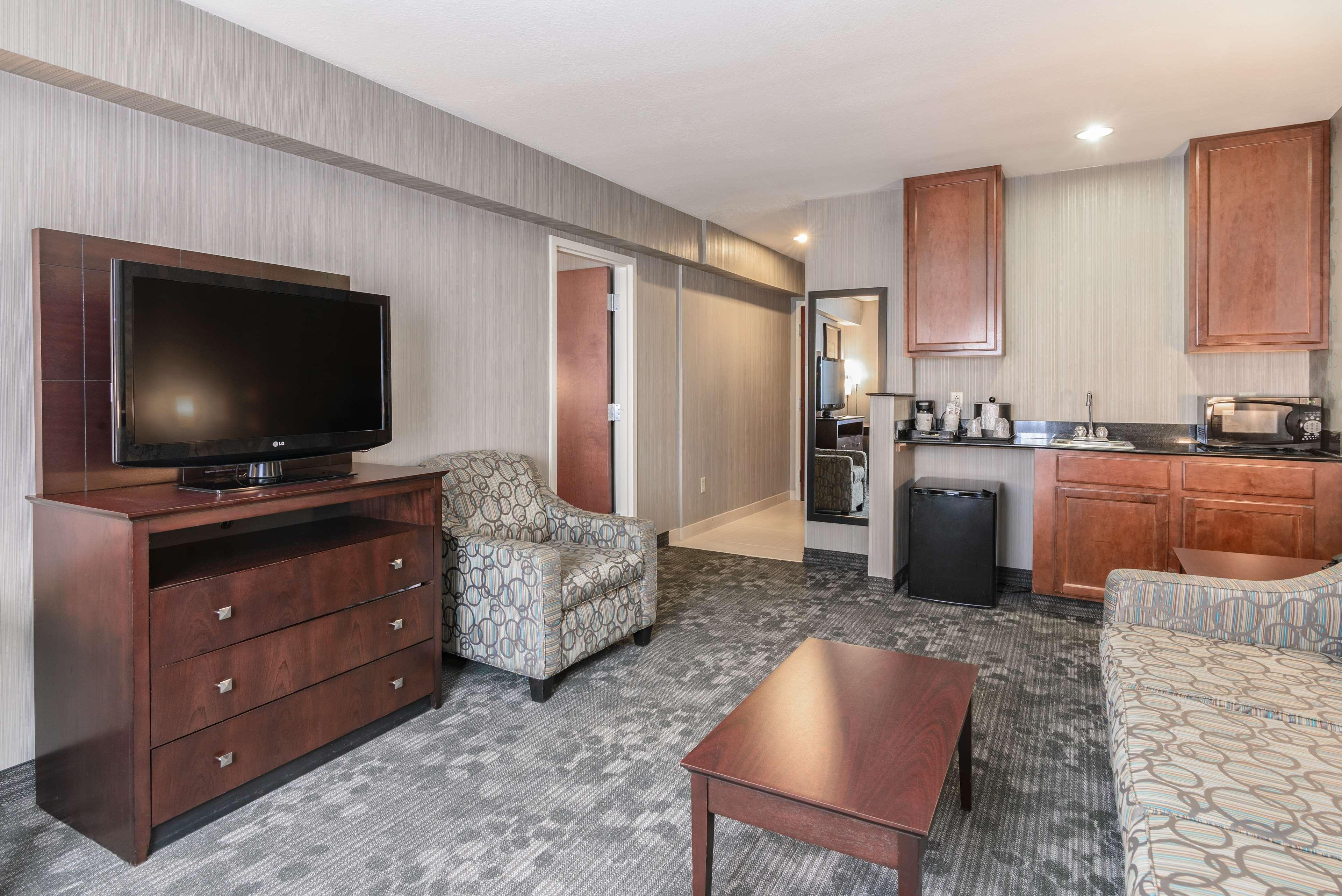 Best Western Concord Inn And Suites Exterior photo